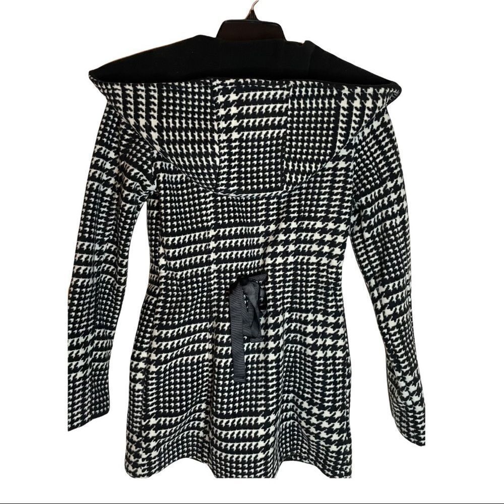 BLACK AND WHITE PLAID COAT‎ - Picture 3 of 6